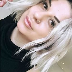 Meet your Posher, Leigh